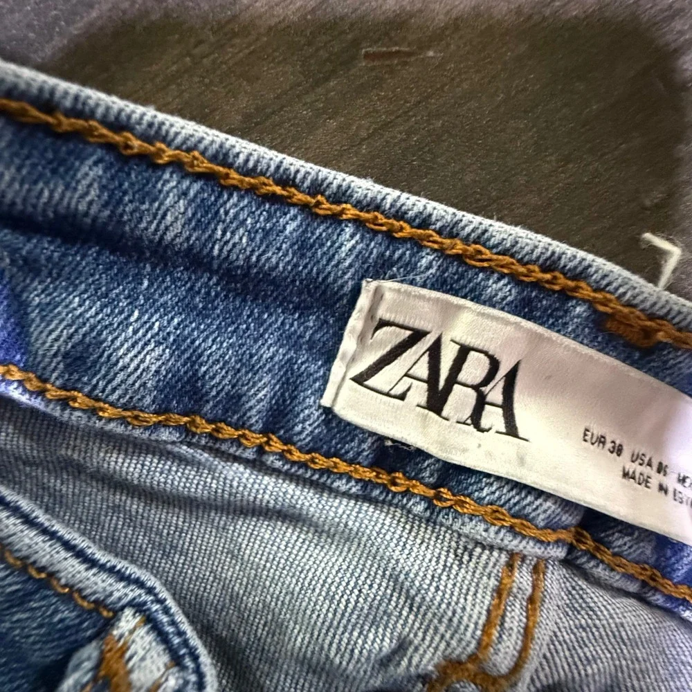 Zara The Skinny Island Blue‎ Jeans Size 6 Distressed Frayed Hem Denim